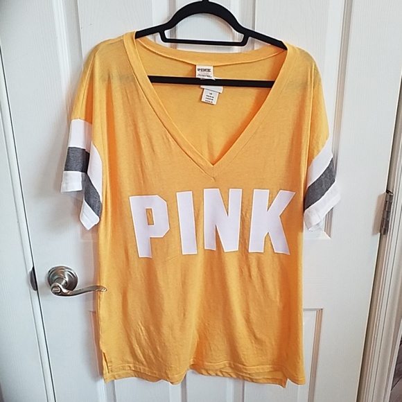 NWT VS Pink Logo Short Sleeve V-Neck Tee - Picture 3 of 4